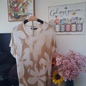 Simply Vera Vera Wang Beige Floral Short Sleeve Tee